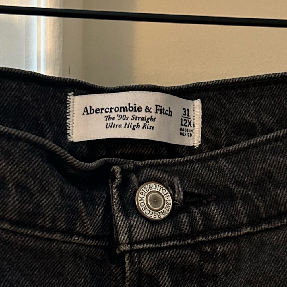 ABERCROMBIE The 90’s straight ultra high rise jeans